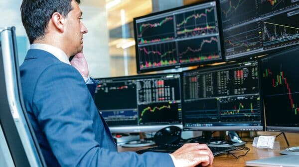 Blockbuster Market Debut! Kusumgar share price lists at ₹569, a rally of around 36% from IPO price